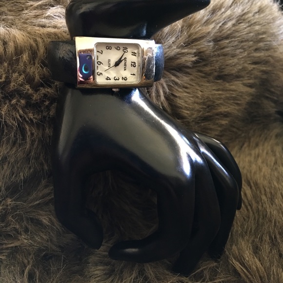 Ladies Geneva Elite #713 black bracelet watch - Picture 3 of 8